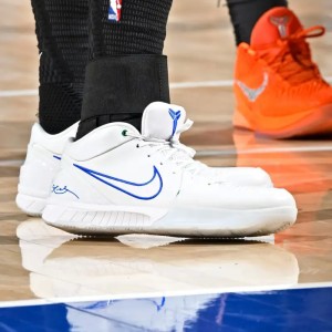 乐博体育-布伦森穿着Kobe4，砍下33分5篮板9助攻