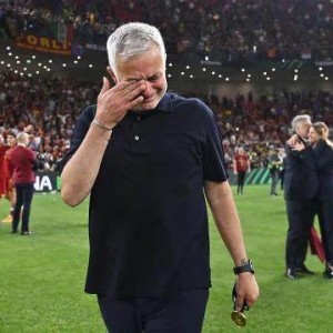 博鱼足球官网-穆里尼奥落泪：感觉自己有点老了 我会留在罗马